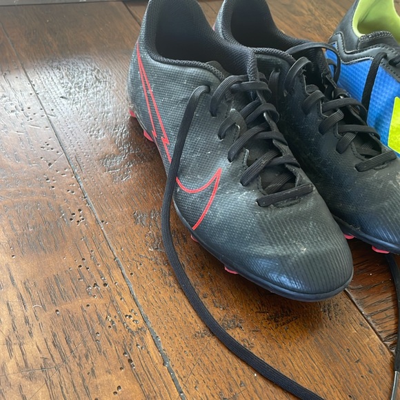 Bundle of Boys Soccer Cleats - Picture 2 of 4